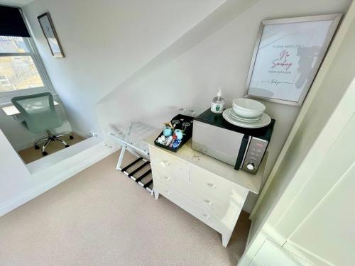 Bright Quiet Loft Room Ensuite Serene Clapham Area - Tap to explore photos