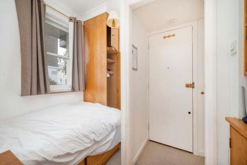 Compact apartment in central London