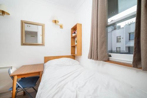 Compact apartment in central London - Tap to explore photos