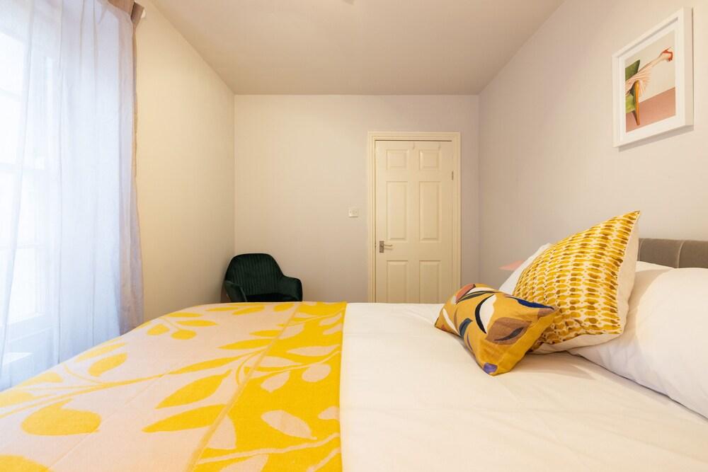 Mornington Crescent Apartments - Tap to explore photos