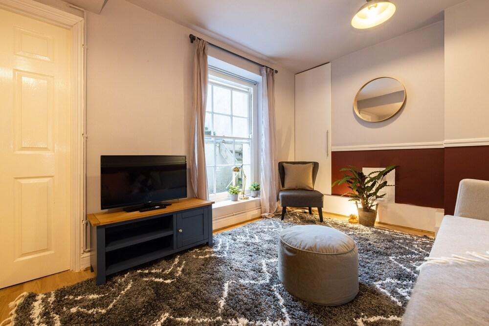 Mornington Crescent Apartments - Tap to explore photos