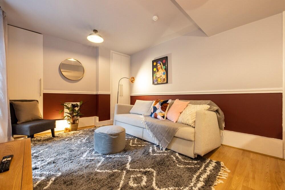 Mornington Crescent Apartments - Tap to explore photos