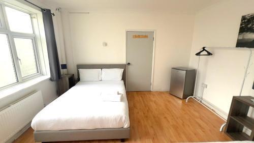 Stepney Green Comfy Double bed rooms 14 - Tap to explore photos