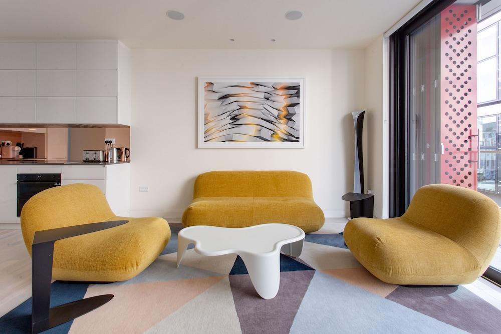Designer Apartment in Mayfair - Tap to explore photos