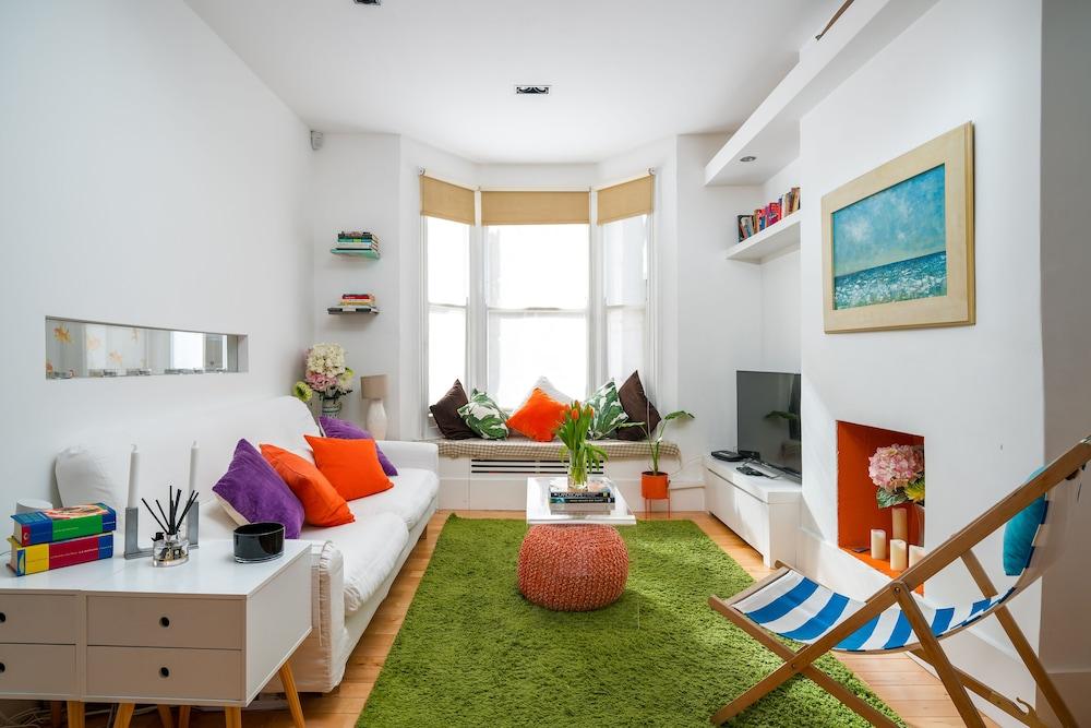 JOIVY Captivating 2-Bed Flat In Shepherd'S Bush - Tap to explore photos