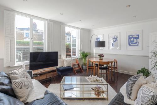 The Dalston Maisonette - Tap to explore photos