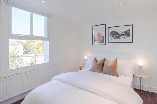 The Dalston Maisonette - Tap to explore photos