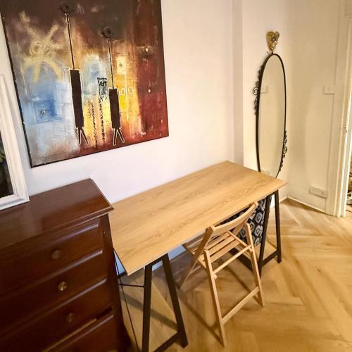 Stylish Flat in Central London! - Tap to explore photos
