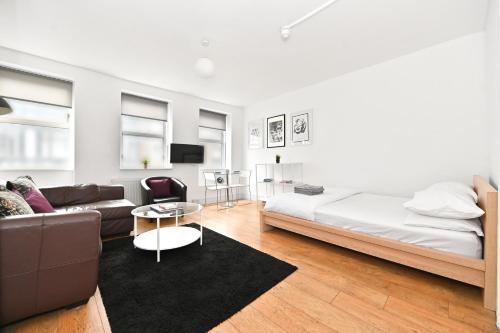 Covent Garden & Soho, Cosy & Cool, Spacious Apartment - Tap to explore photos