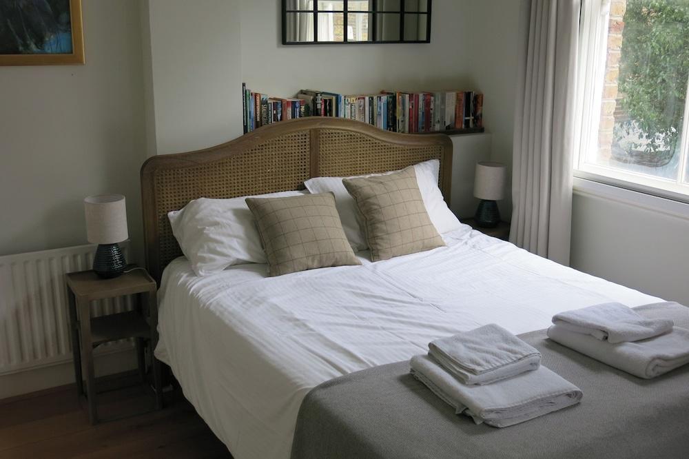 JOIVY Captivating 1-Bed Flat In Fulham - Tap to explore photos