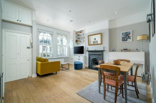 JOIVY Captivating 1-Bed Flat In Fulham - Tap to explore photos