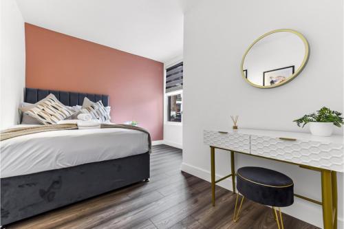 Stylish and Family Friendly 3 Bedroom Apartment - Tap to explore photos