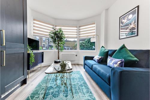 Stylish and Family Friendly 3 Bedroom Apartment - Tap to explore photos
