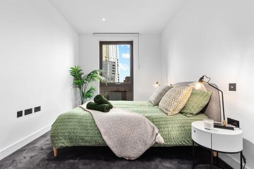 Central London New 2 bedroom flat Riverview Balcony - Tap to explore photos