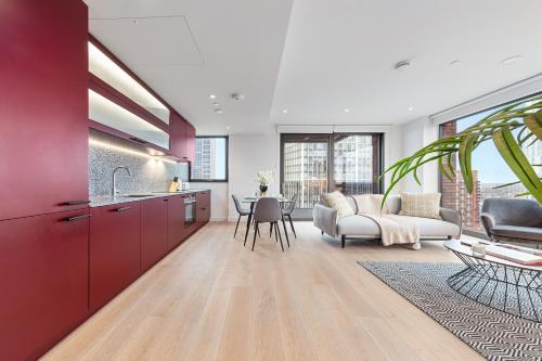 Central London New 2 bedroom flat Riverview Balcony - Tap to explore photos