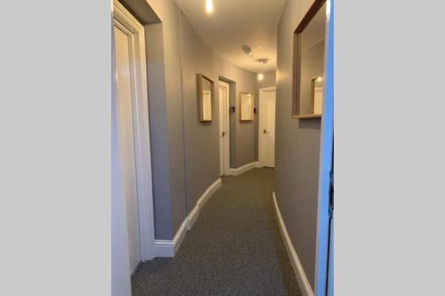 Spacious, Bright Twin Studio Apartment (can sleep up to 4) - Tap to explore photos