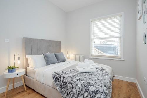Beautiful 2 bedrooms split level Fulham Apartment