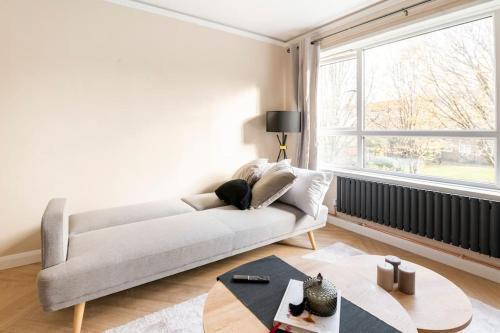 Riverside serviced apartments - Tap to explore photos