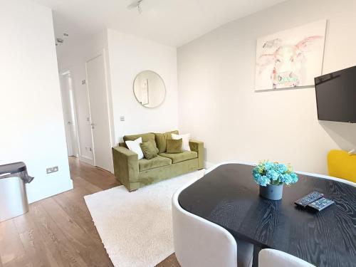 Roof terrace 2BED Property CAMDEN free WiFi - Tap to explore photos