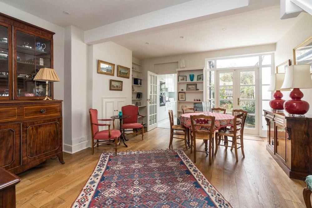 Charming 2BD Garden House - Hammersmith - Tap to explore photos