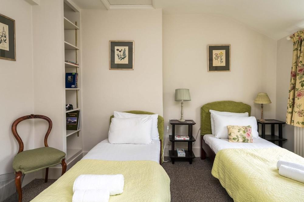 Charming 2BD Garden House - Hammersmith