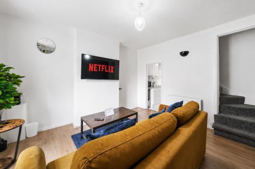 Modern Serviced Accommodation Norbury - Tap to explore photos