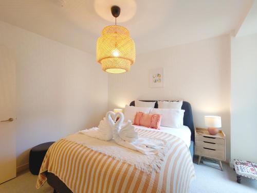 Deluxe One-Bed Apartment near London Excel - Tap to explore photos
