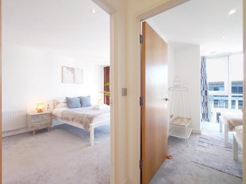 Deluxe Two Bed Apartment with River & City View - Tap to explore photos