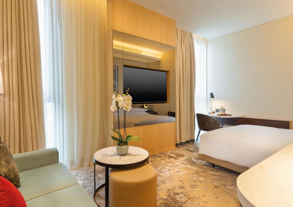 Embassy Suites by Hilton Doha Old Town Room Type - Studio, 1 King Bed, Smoking