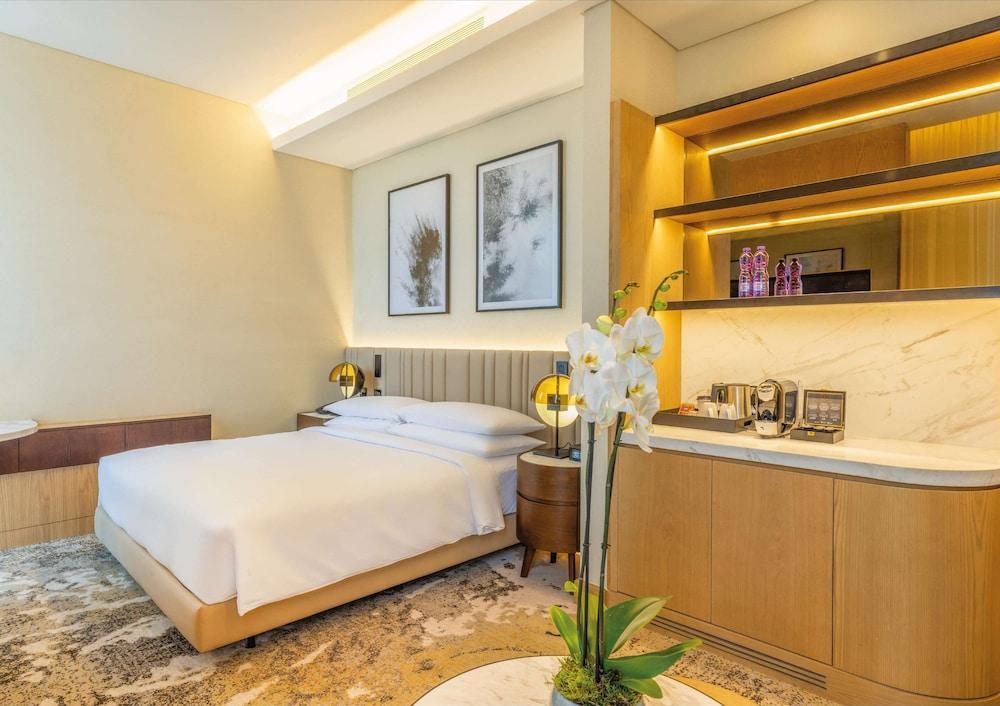 Embassy Suites by Hilton Doha Old Town Room Type - Studio, 1 King Bed, Non Smoking, Sea View Embassy Suites by Hilton Doha Old Town Room Type - Studio, 1 King Bed, Non Smoking, Sea View