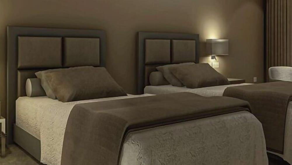 Gloria Hotel & Suites Room Type - Superior Twin Room