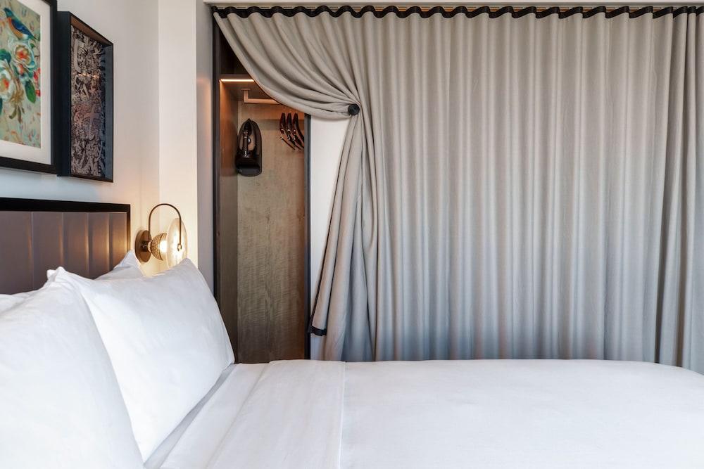 Renaissance New York Flushing Hotel at Tangram Room Type - Room, 1 Queen Bed (Mobility/Hearing Access, Transf Shwr) Renaissance New York Flushing Hotel at Tangram Room Type - Room, 1 Queen Bed (Mobility/Hearing Access, Transf Shwr)