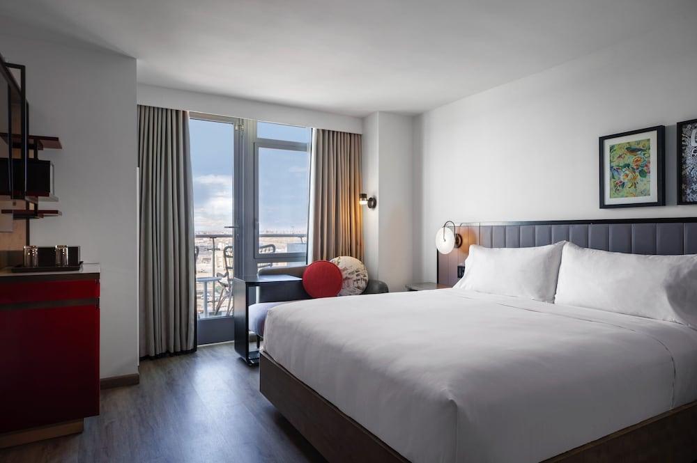 Renaissance New York Flushing Hotel at Tangram Room Type - Standard Room, 1 King Bed (Hearing Accessible)