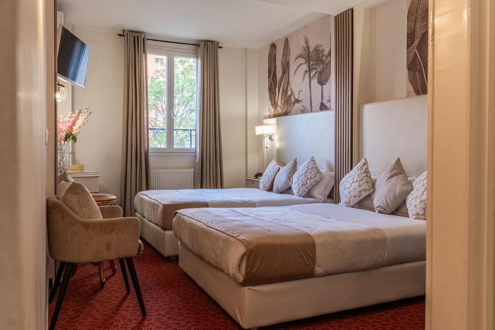 HOTEL ROYAL Room Type - Deluxe Suite