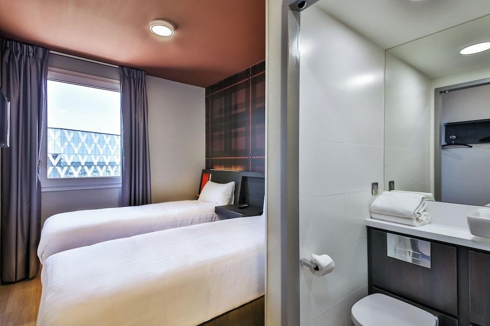 easyHotel Paris Charles de Gaulle Room Type - Twin Room with Window