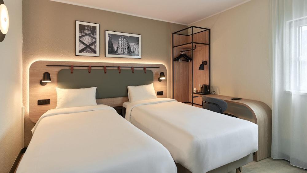 Campanile PRIME - Paris - Porte de Bagnolet Room Type - Standard Room, Multiple Beds