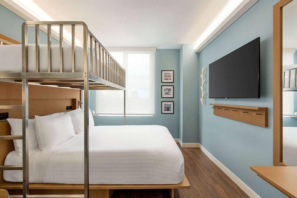 Wingate by Wyndham Bronx/Haven Park Room Type - 1 Queen and 1 Twin Bunk Bed, Deluxe Room, Non-Smoking Wingate by Wyndham Bronx/Haven Park Room Type - 1 Queen and 1 Twin Bunk Bed, Deluxe Room, Non-Smoking