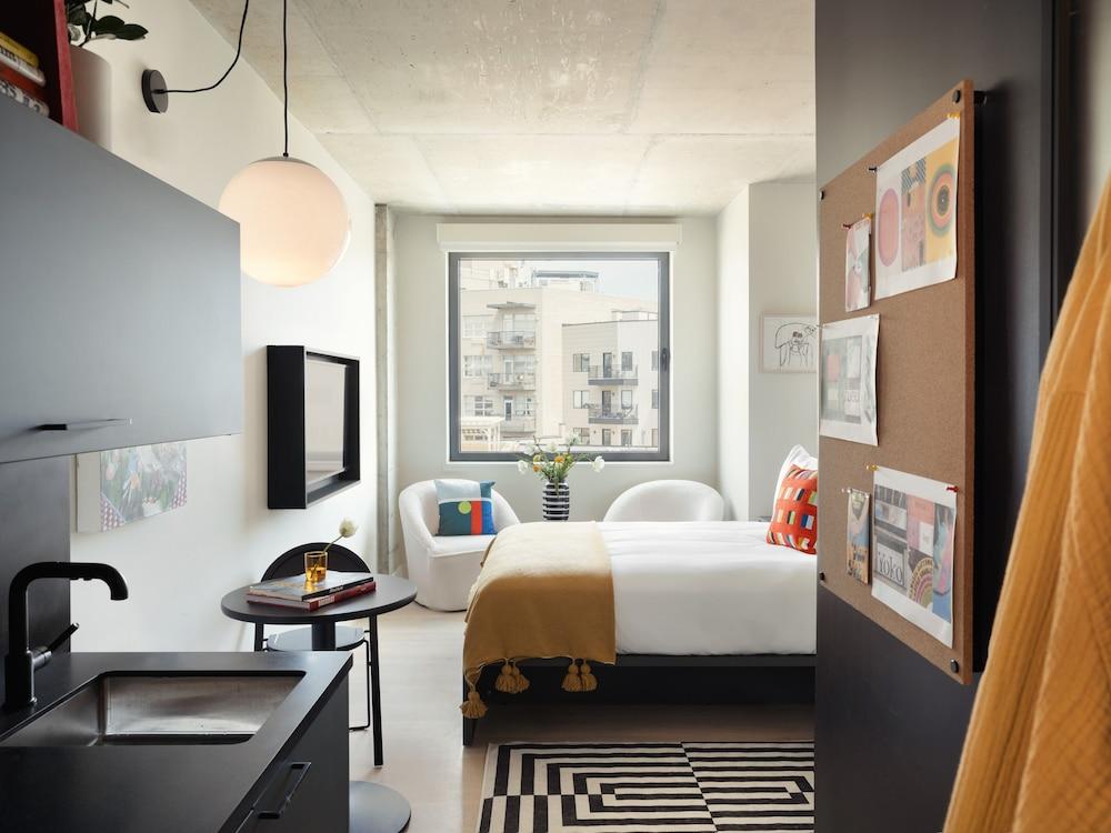 Penny Williamsburg Room Type - Room, 1 Queen Bed, Accessible (Supreme)