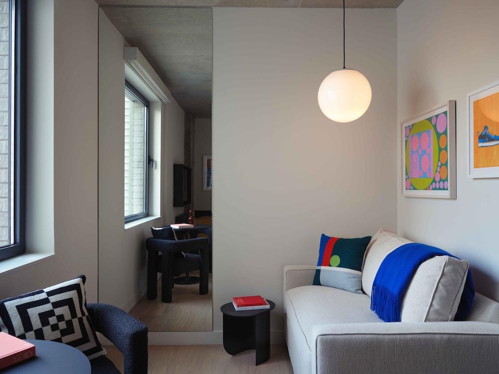 Penny Williamsburg Room Type - Sleeper Queen