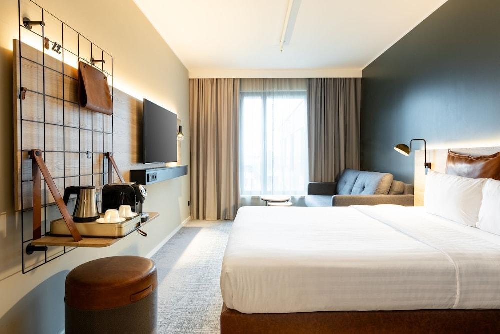 Moxy Paris Val D’Europe Room Type - Family Room, 1 Queen Bed with Sofa bed Moxy Paris Val D’Europe Room Type - Family Room, 1 Queen Bed with Sofa bed