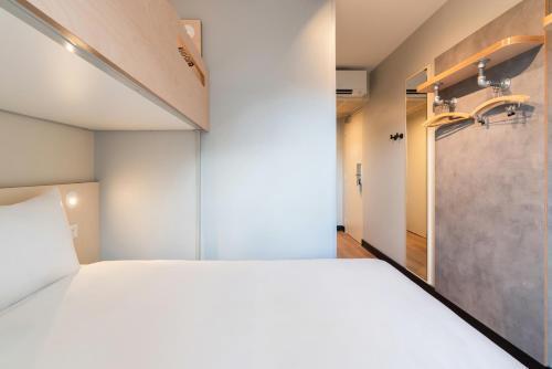 ibis budget Issy Les Moulineaux Paris Ouest - Tap to explore photos