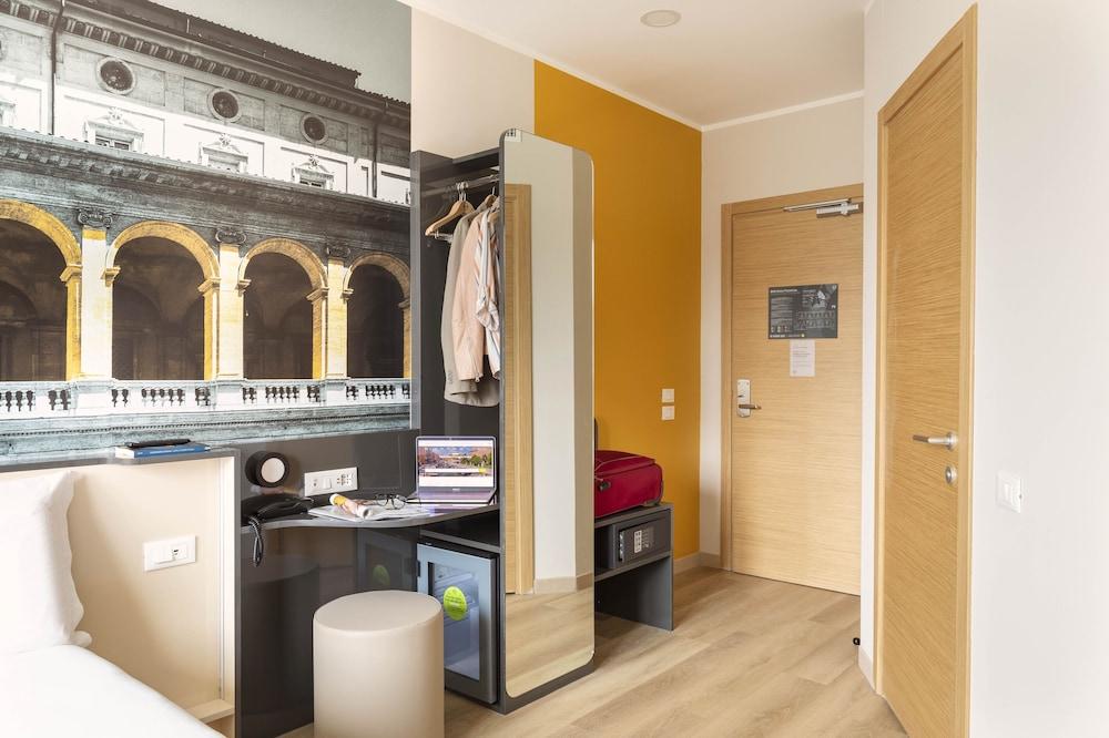B&B Hotel Roma Fiumicino Aeroporto Fiera 2 - Tap to explore photos