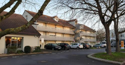 Hotel Campanile Villepinte - Parc des Expositions - Tap to explore photos