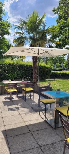 Hotel Campanile Villepinte - Parc des Expositions - Tap to explore photos
