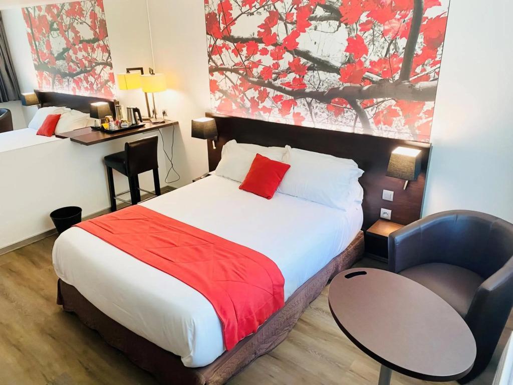Hotel Campanile Villepinte - Parc des Expositions - Tap to explore photos