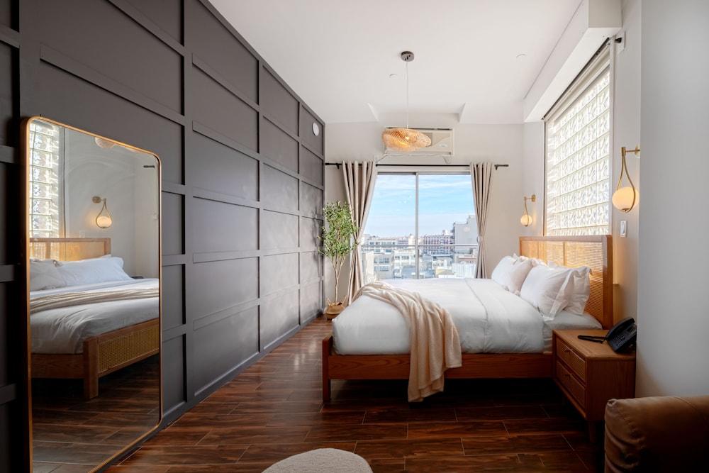 The Modernist Hotel Room Type - Studio Suite with Balcony Luxe - King Bed