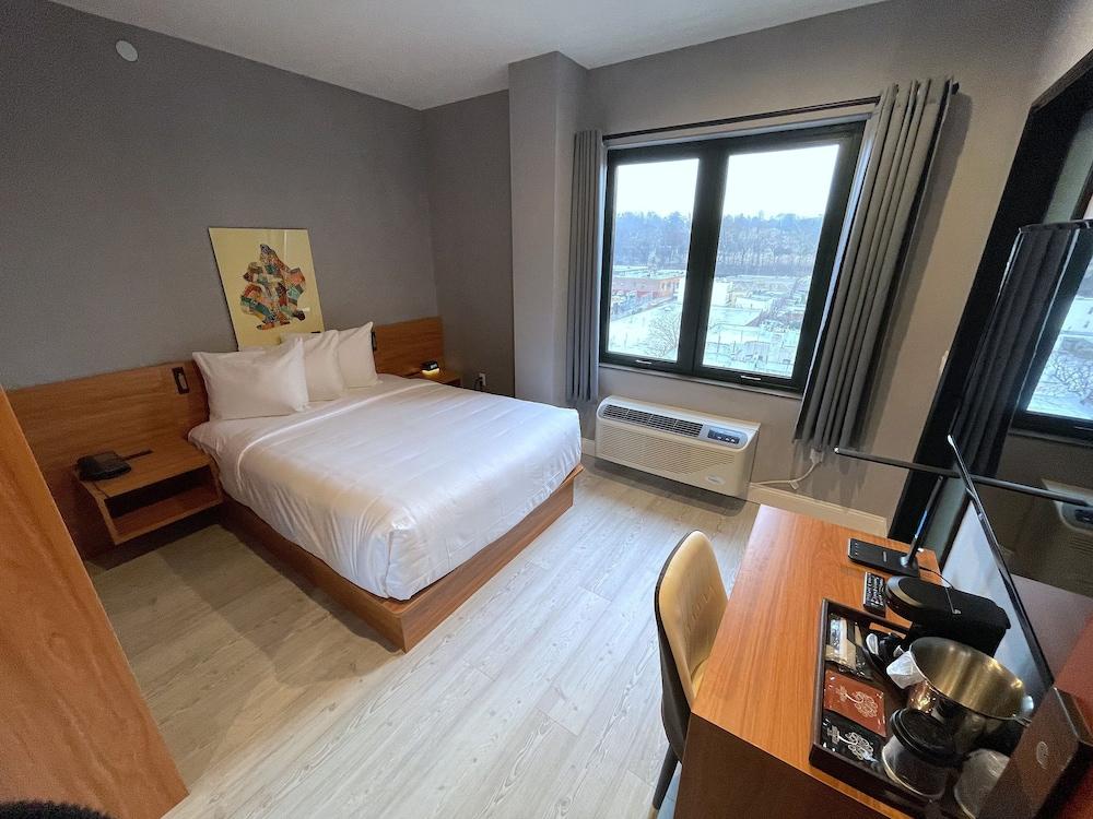 Liberty View Brooklyn hotel Room Type - Standard Room, 1 King Bed, Accessible
