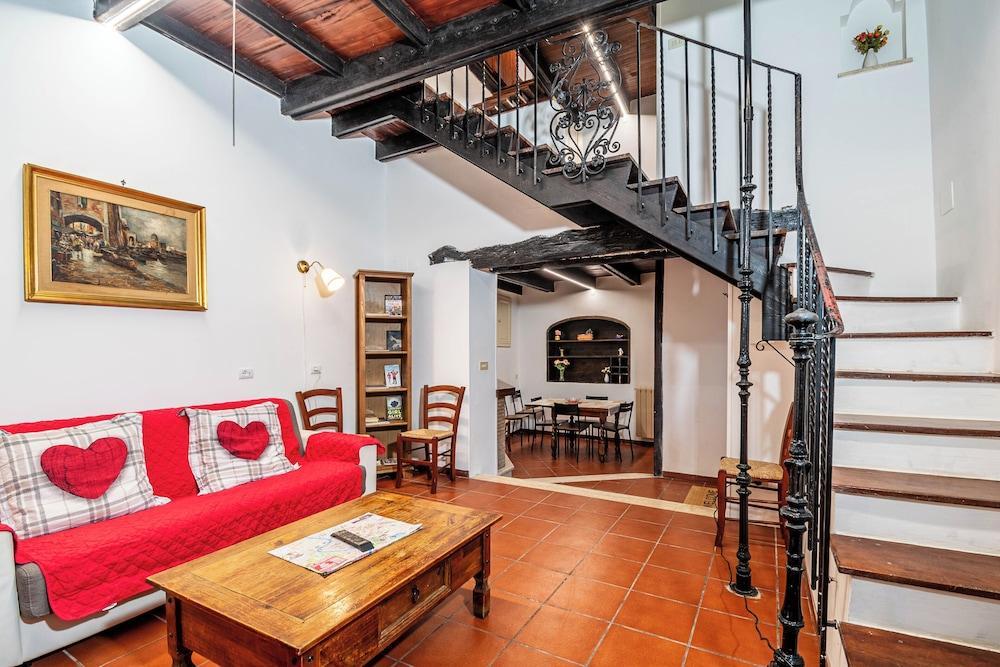 The House In Trastevere - Tap to explore photos