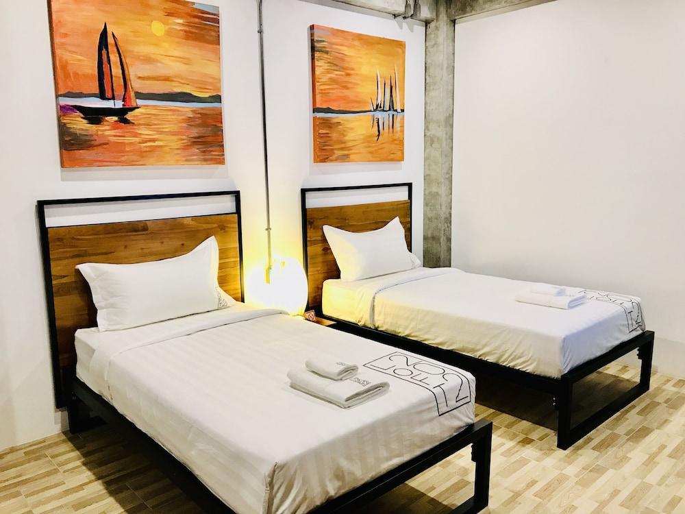 Loft 202 Hotel Room Type - Deluxe Twin Room