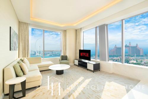 LUX Iconic Views at Palm Tower Suite 1 - Tap to explore photos